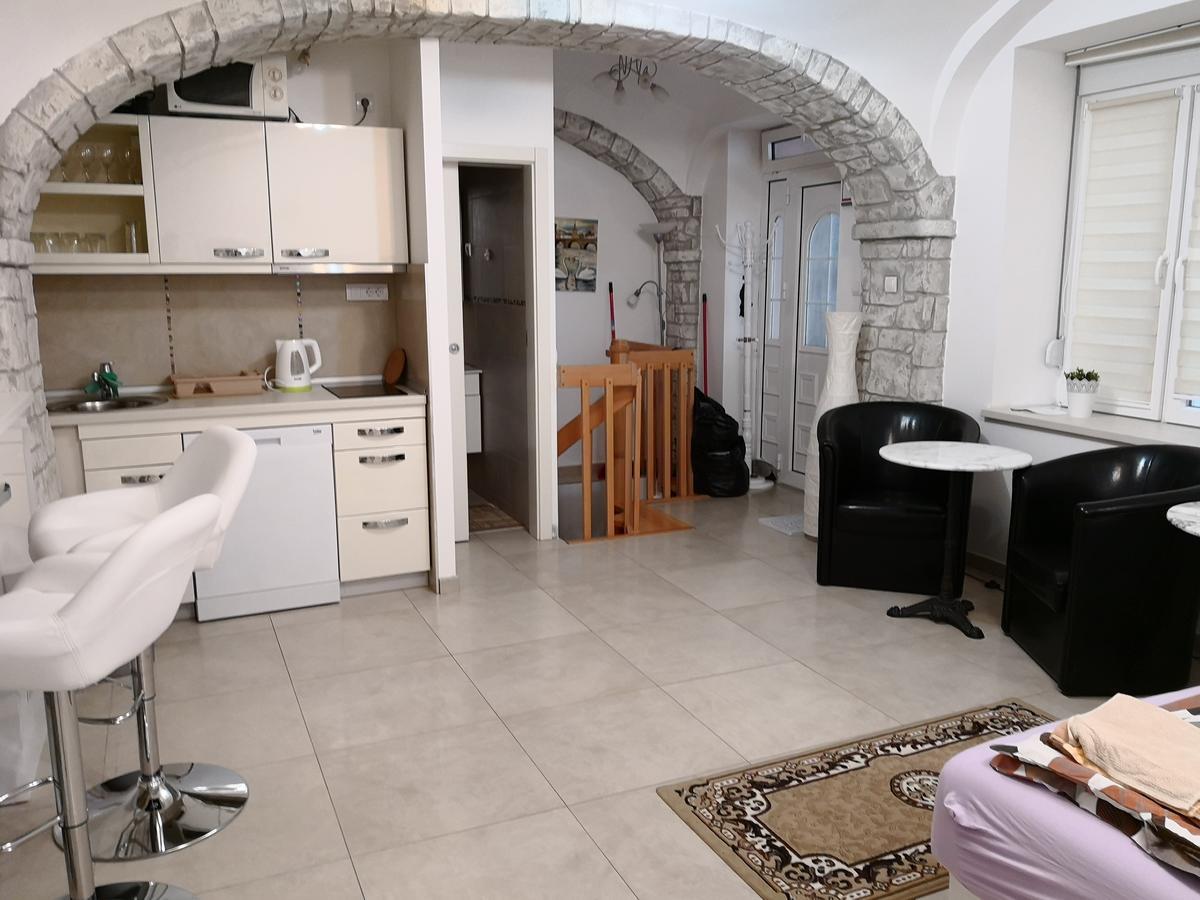 Apartment Zemun Old Town Center Belgrado Buitenkant foto