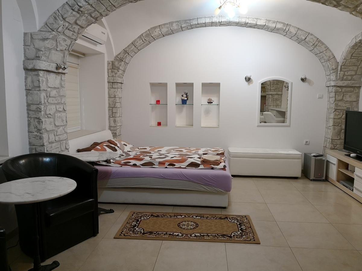 Apartment Zemun Old Town Center Belgrado Buitenkant foto