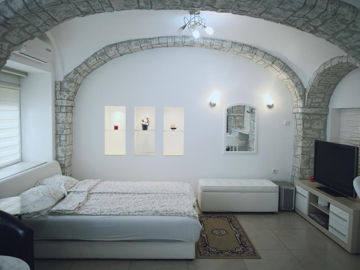 Apartment Zemun Old Town Center Belgrado Buitenkant foto