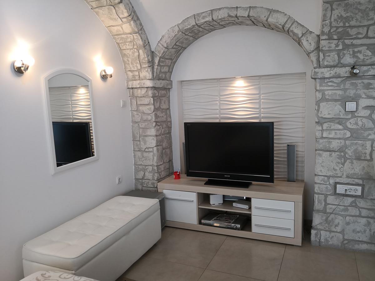 Apartment Zemun Old Town Center Belgrado Buitenkant foto