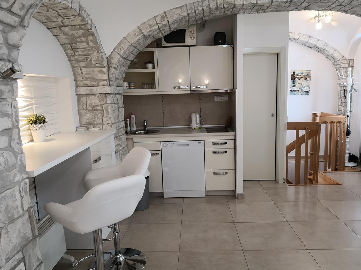 Apartment Zemun Old Town Center Belgrado Buitenkant foto