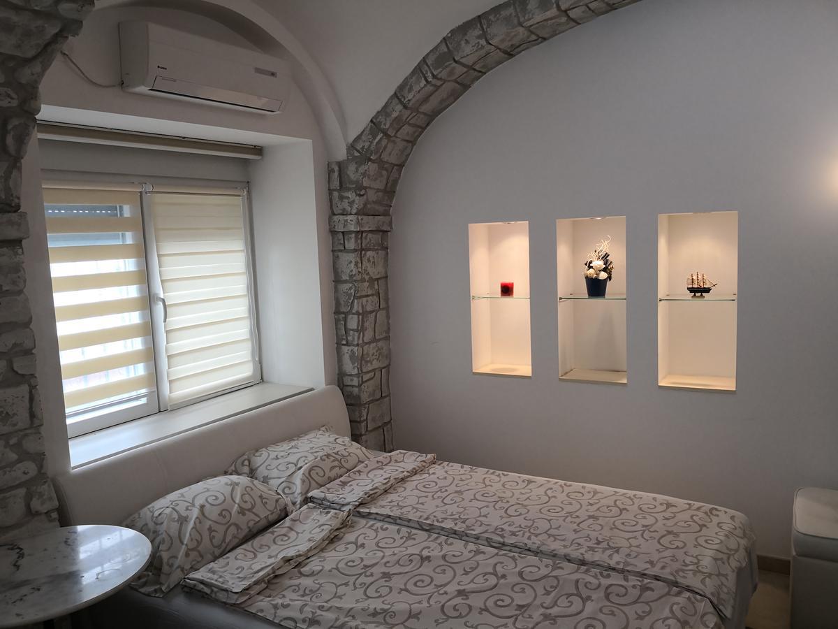 Apartment Zemun Old Town Center Belgrado Buitenkant foto