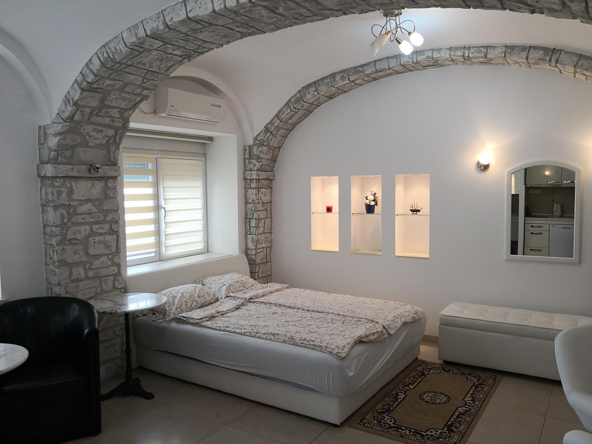 Apartment Zemun Old Town Center Belgrado Buitenkant foto